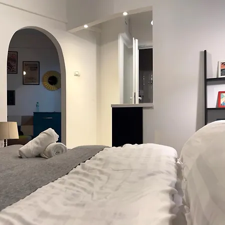 Hey Hey Hey Hey Apartment *