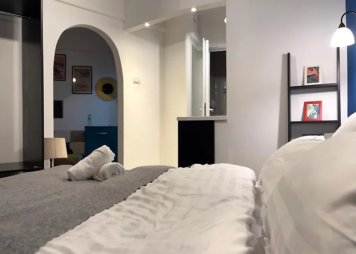 Hey Hey Hey Hey Apartment *