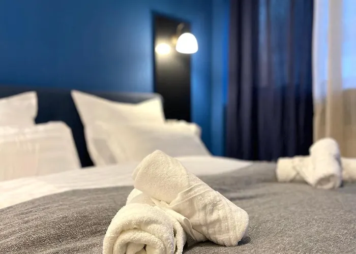 Hey Hey Hey Hey Apartment *